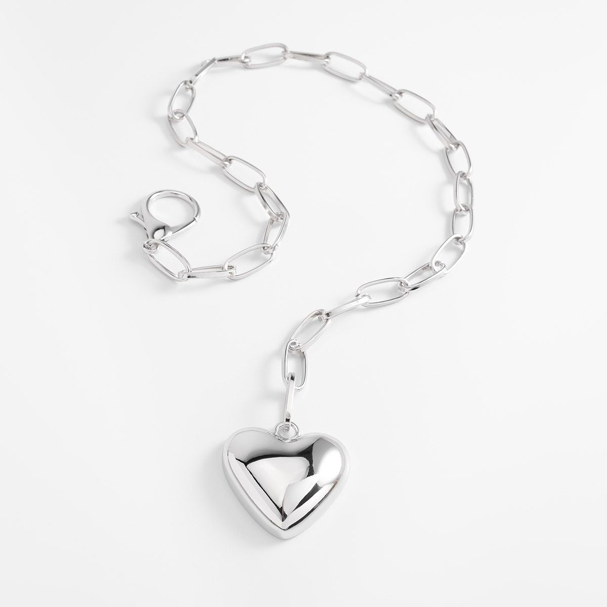 REGINA PLATINUM HEART NECKLACE